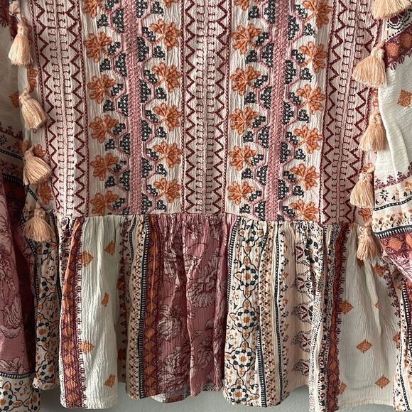 American Eagle Women’s Small Boho Chic Embroidered Tassel Detail top - Picture 7 of 10